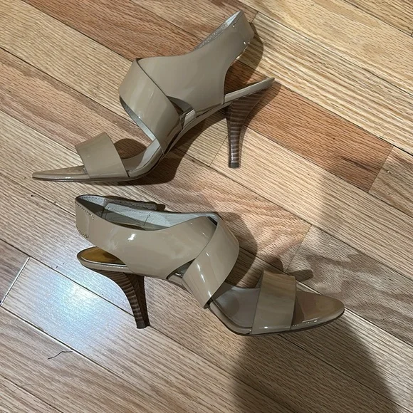 Michael Kors Joselle Open Toe Womens Patent Leather Strappy
sandal
Size 9M - Picture 5 of 8